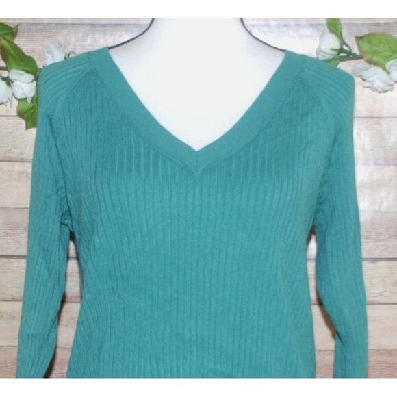 NWT Cato Est. 1946 Green Pullover Sweater Size XL Open Long Sleeve V-Neck Ribbed - Picture 2 of 12